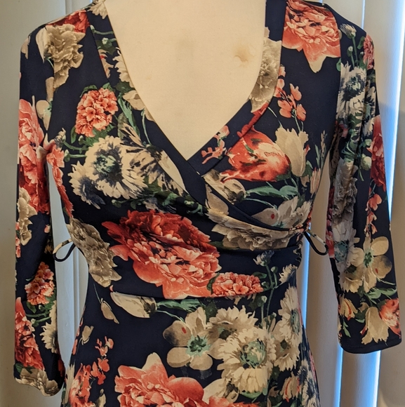 Dress - Picture 4 of 6